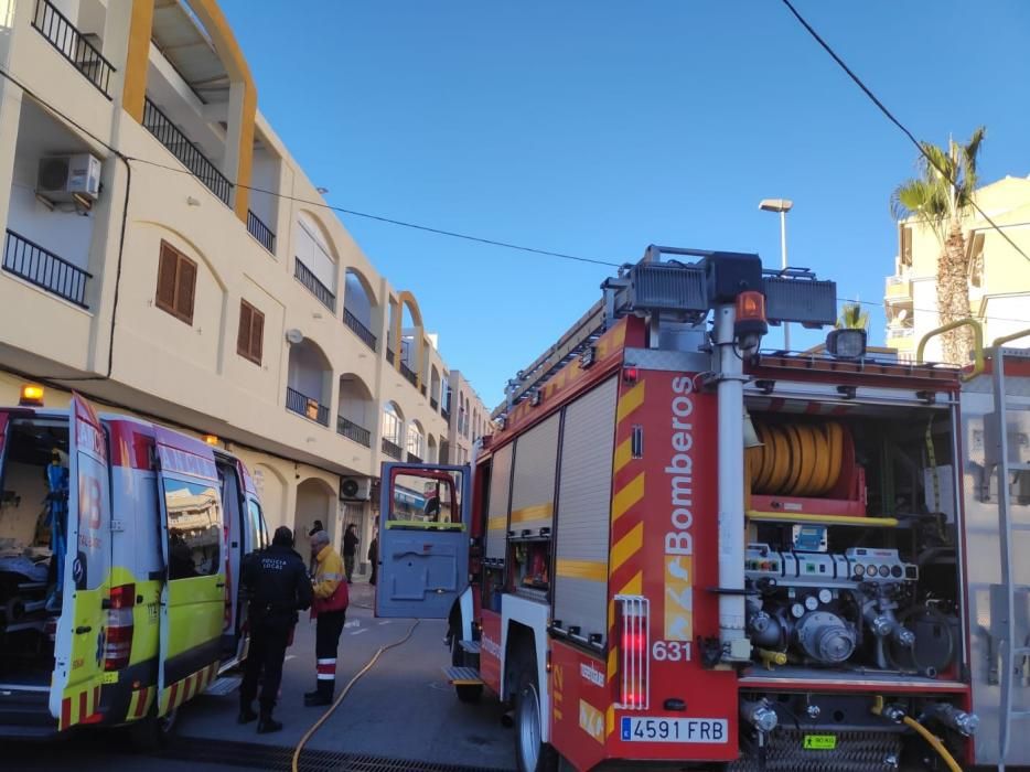 La deflagración no ha provocado heridos y ha obligado al desalojo de 30 vecinos en la calle Diego Ramírez de Torrevieja