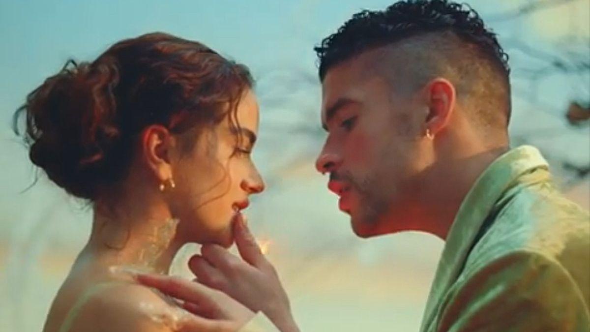 Bad Bunny y Rosalía lanzan el videoclip de &#039;La noche de anoche&#039;