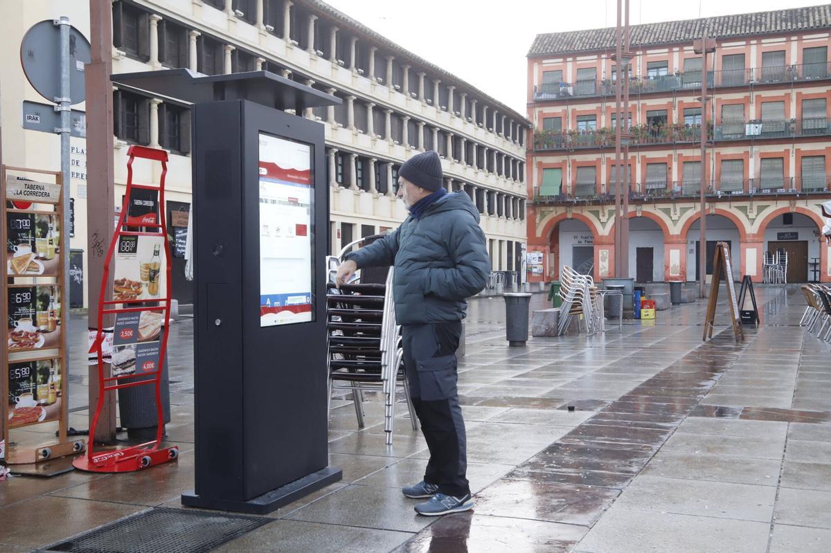 A.J.González Córdoba Pantalla kiosco tótem información turística de la plaza de la Corredera