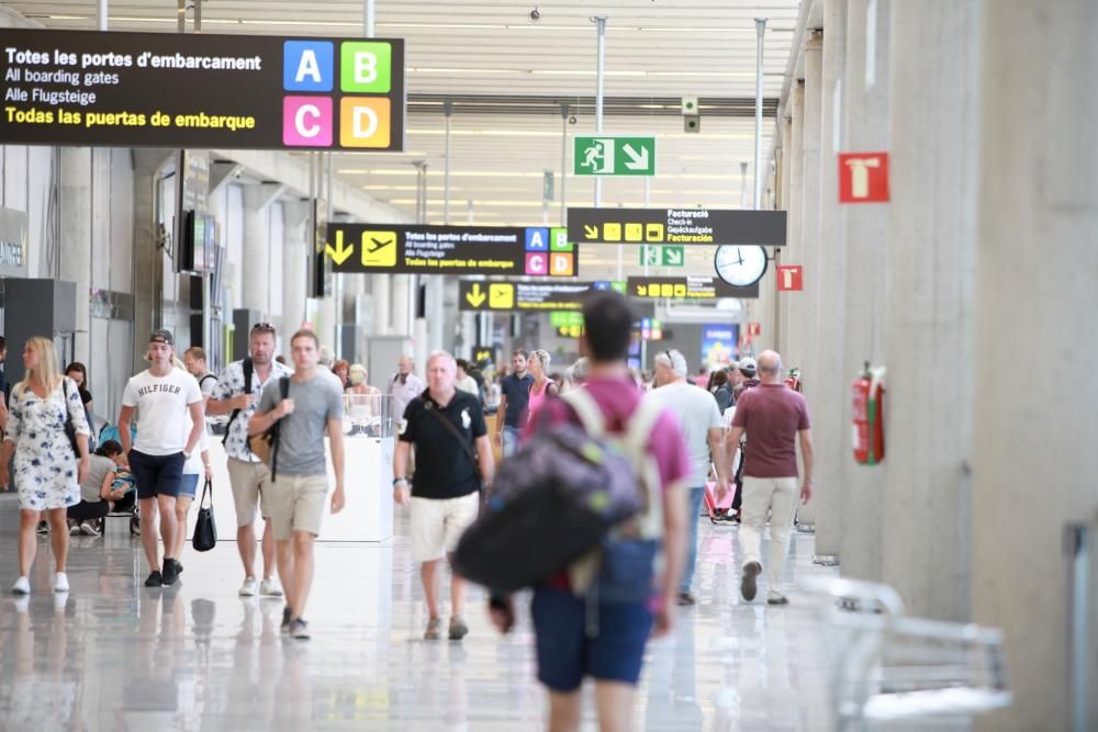 Casi 500.000 personas pasarán por el aeropuerto de Son Sant Joan este fin de semana