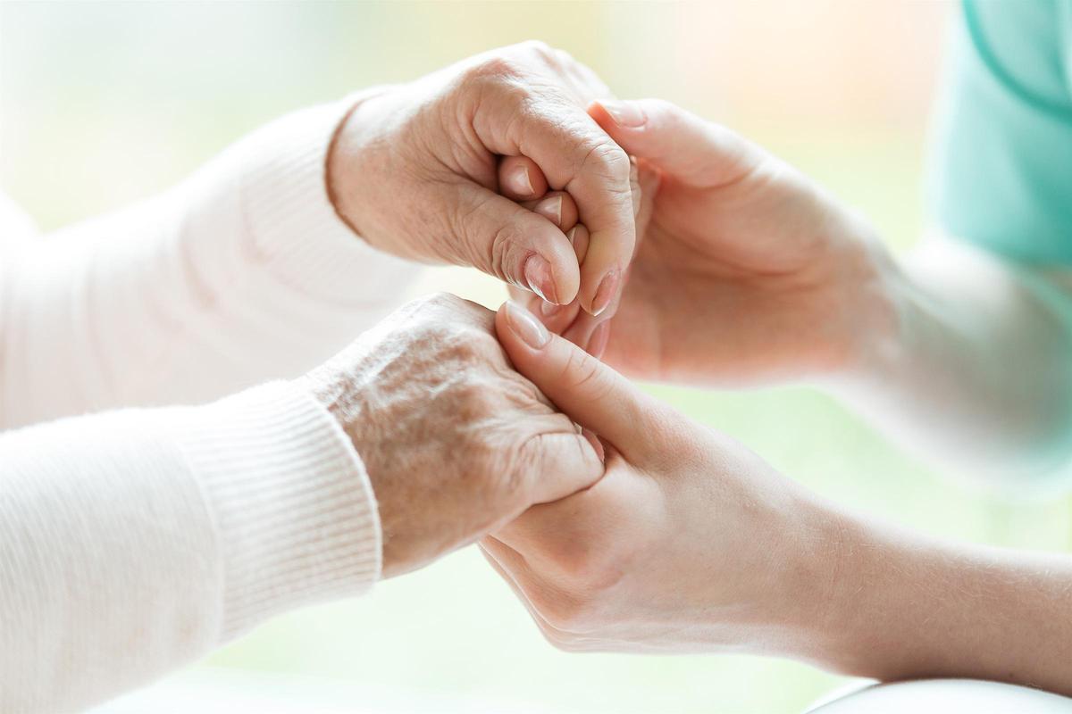 Archivo - Imagen de archivo de una persona con Parkinson.