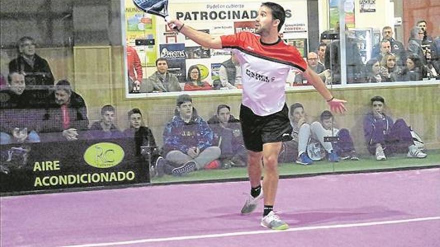 Un torneo de pádel recauda 1.500€ para comprar patatas