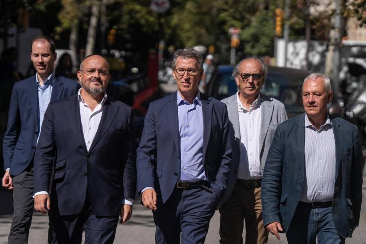 Feijóo en Barcelona con los dirigente del PP catalán.