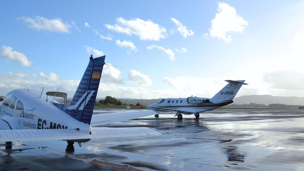A la izquierda, una PA-28-181 Archer de Atlantic Air Academy; a la derecha, un Cessna Citation de Atlantic Air Solutions, con base en el aeropuerto de Alvedro