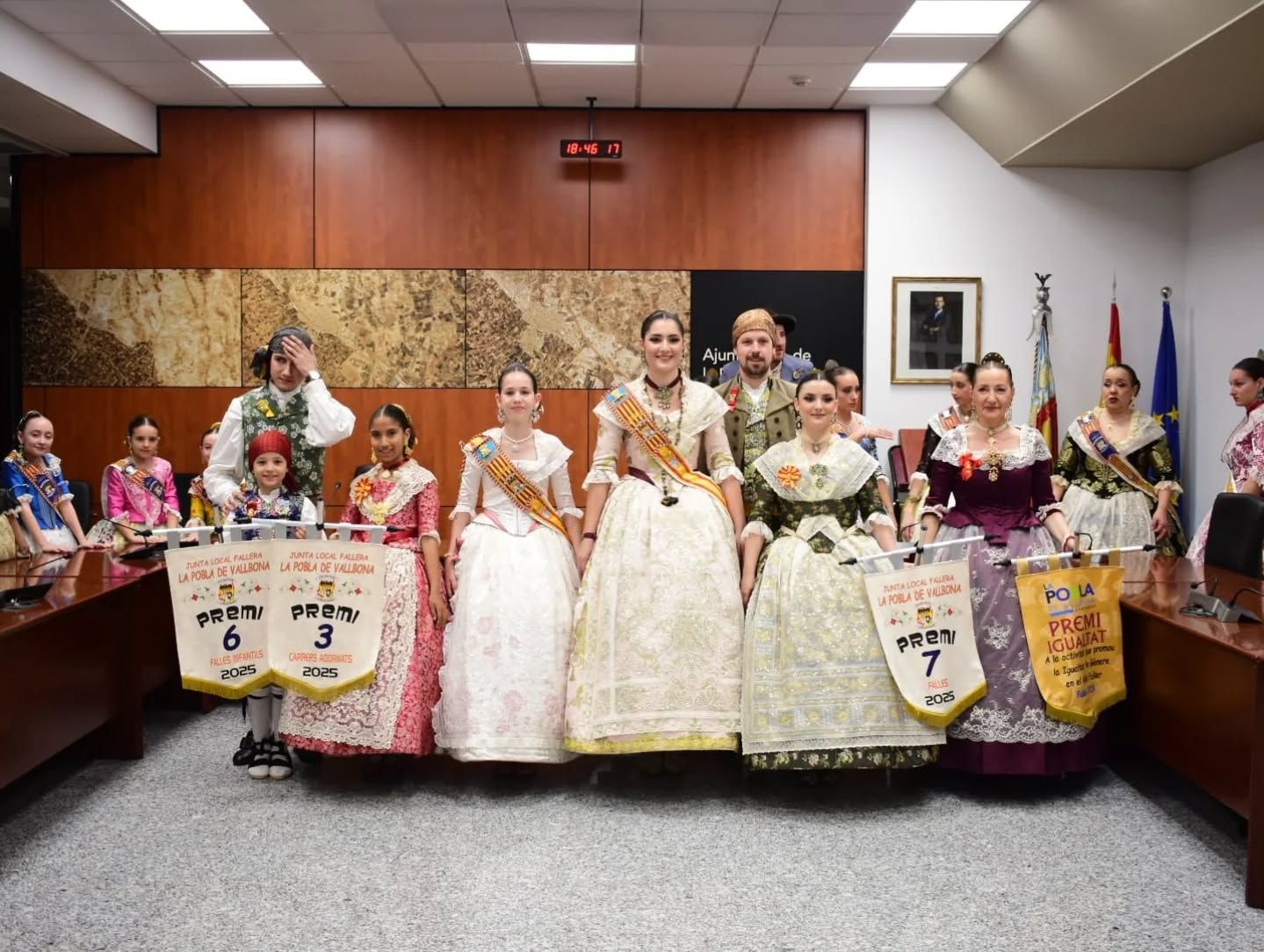 La Pobla de Vallbona entrega los premios a los monumentos de las comisiones falleras