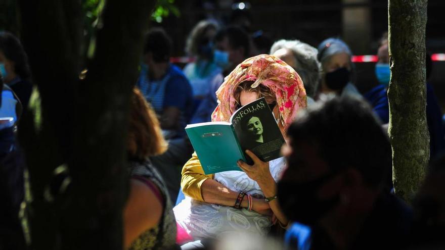 Cambados presenta en sociedad el sexto número de la revista «Cen Follas»