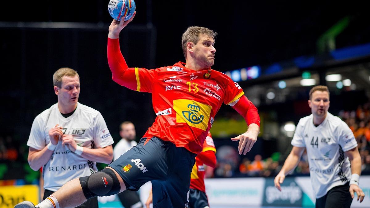 Julen Aginagalde, en un partido con la selección española de balonmano.