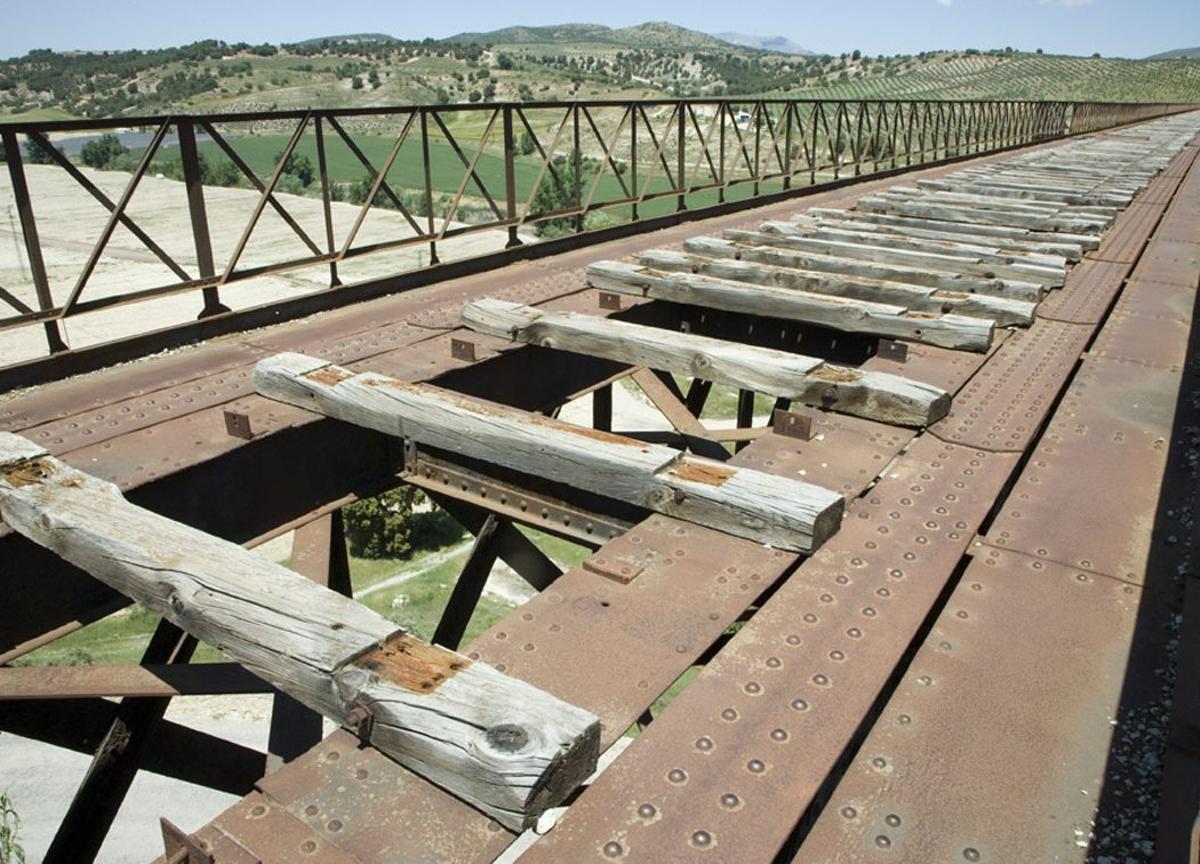 El Puente del Hacho, en Granada, el más grande de toda España