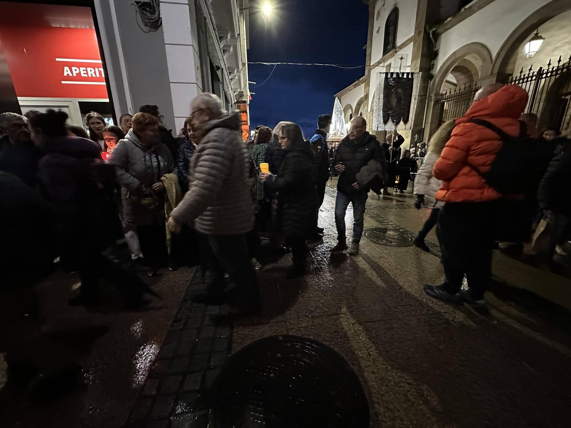 EN IMÁGENES | La envolvente procesión del Nazareno en Luarca