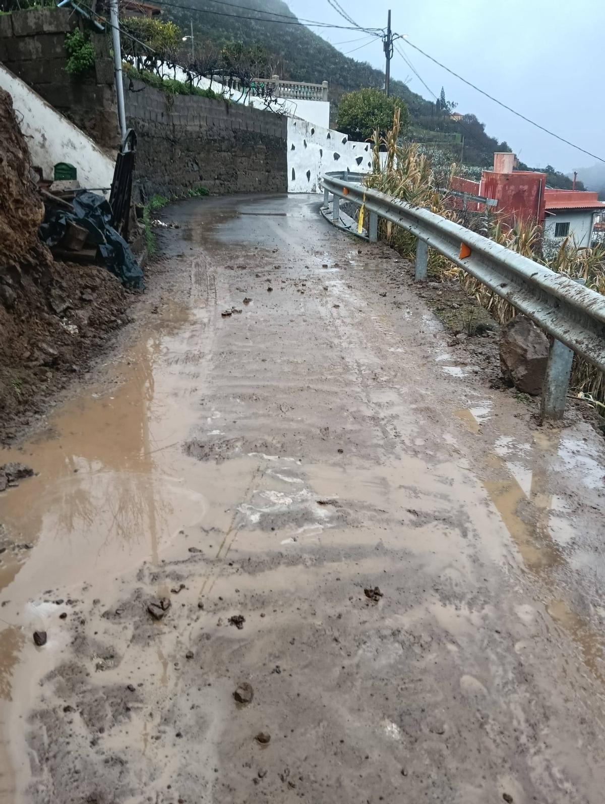Una de las calles de San Mateo sufre un desprendimiento tras las lluvias del fin de semana