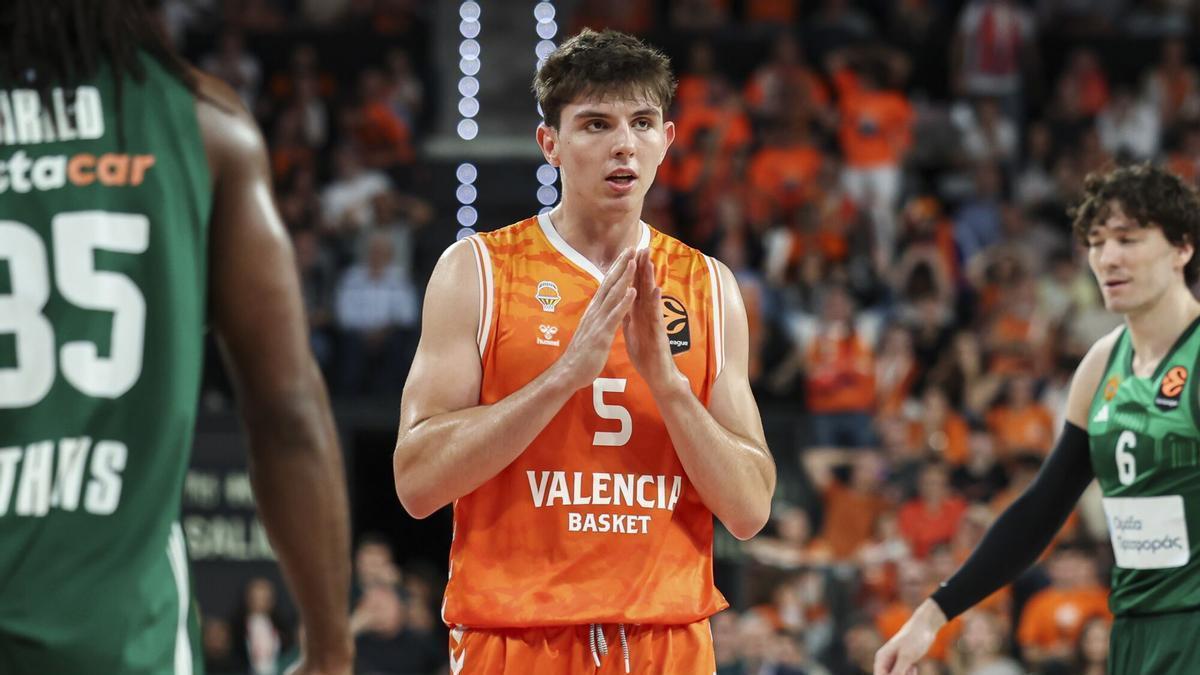 Montero y De Larrea recogen sus premios