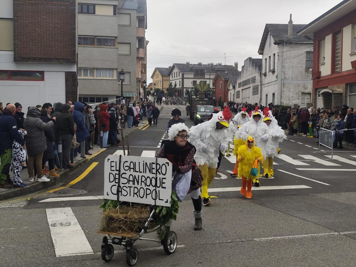 El carnaval de Tapia resiste a pesar de la lluvia