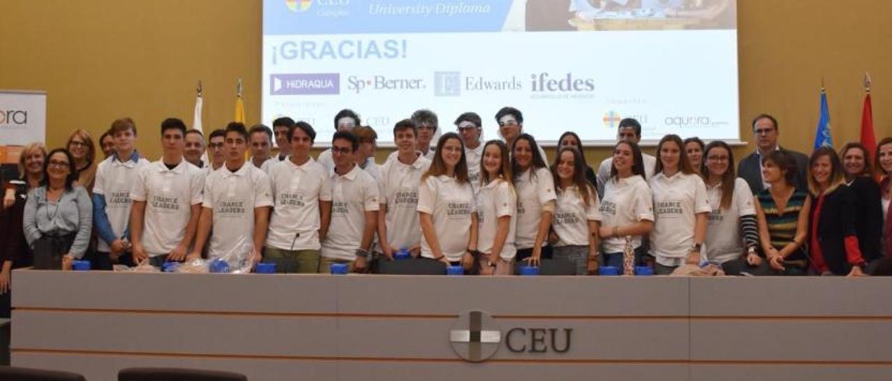 Escola, empresa i universitat, a una per a afrontar reptes socials