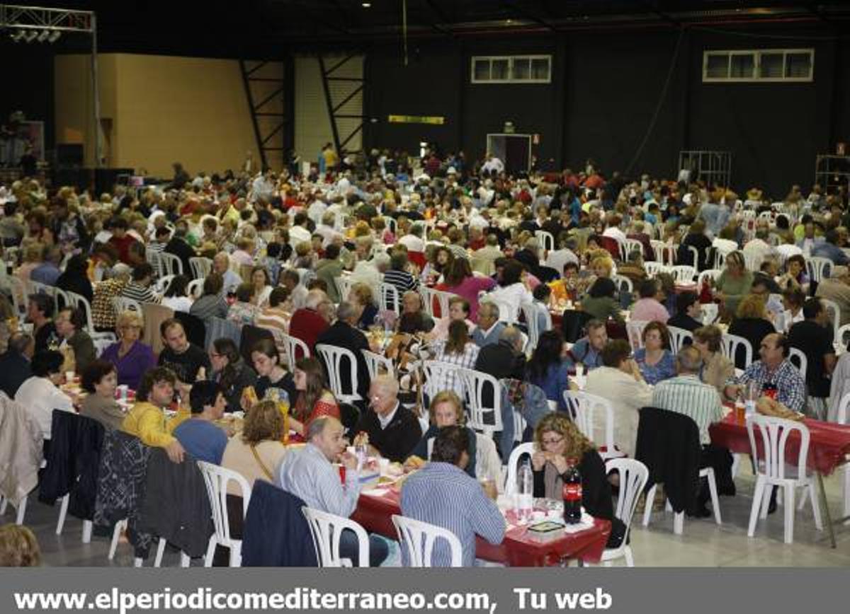 GALERÍA DE FOTOS - Cena de hermandad en las fiestas de Vila-real