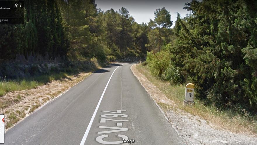 Heridas dos personas en el choque entre un coche y una moto en Alcoy