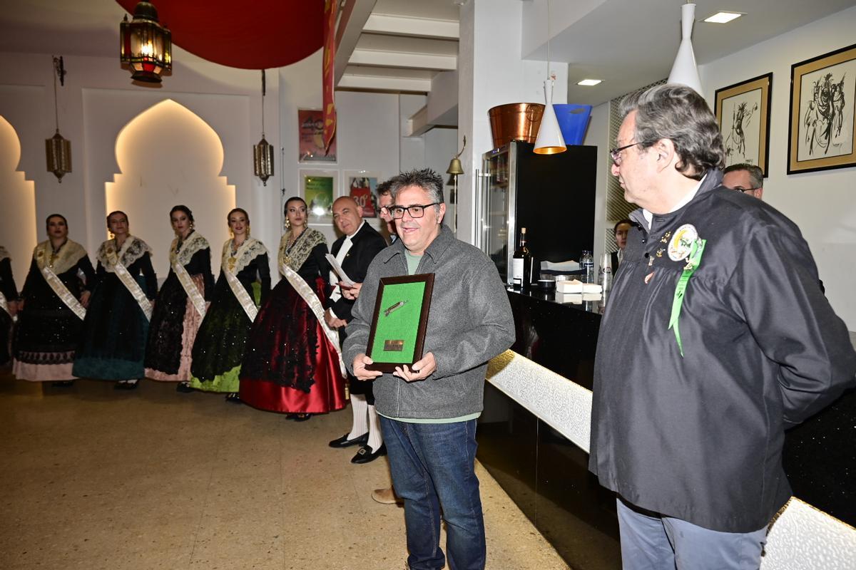 Entrega del Masclet d'Argent de la Colla a Mitges a la mejor mascletà de la Magdalena