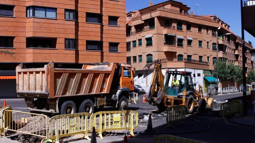 Trabajos para instalar la red de saneamiento.