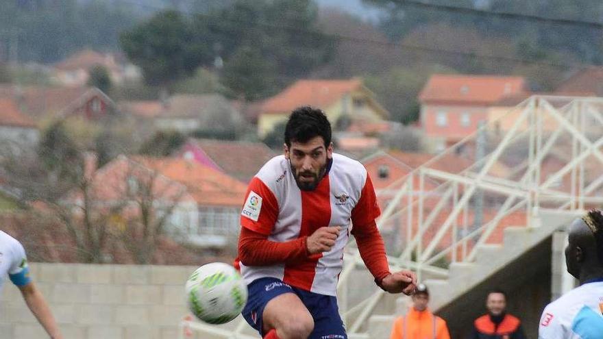 Andrés, que deja el fútbol, es una de las doce bajas del Alondras para la próxima temporada. // G.Núñez