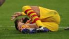 Gerard Piqué se lamenta tras caer lesionado en el Atlético-Barça