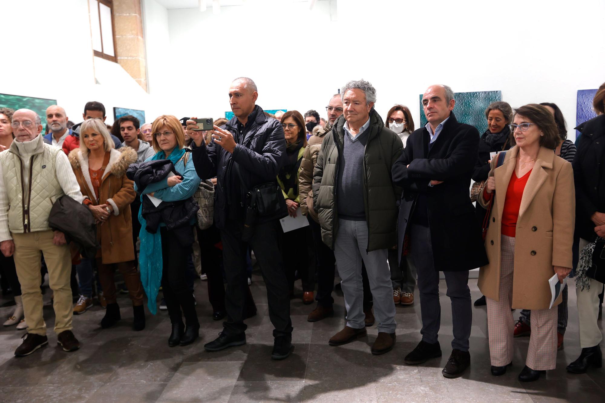 EN IMÁGENES: Guillermo Simón inunda la Universidad de mar y de obras "pintadas con el alma"