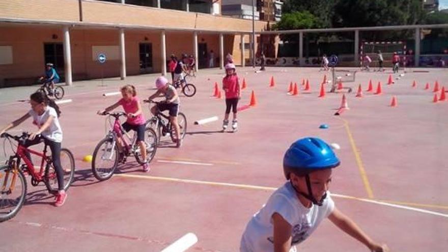 Almussafes usa los patios de colegio como zonas de ocio