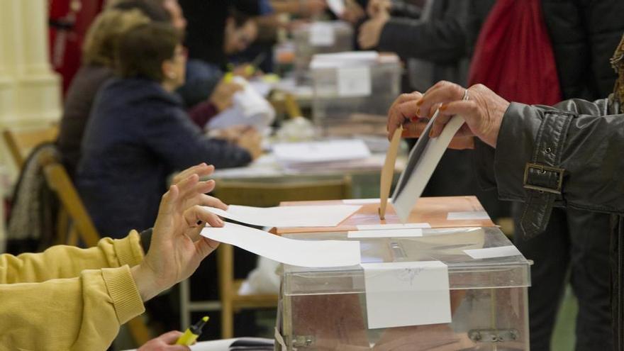 PP y Vox gobernarían sin necesidad de Cs si hoy hubiese elecciones