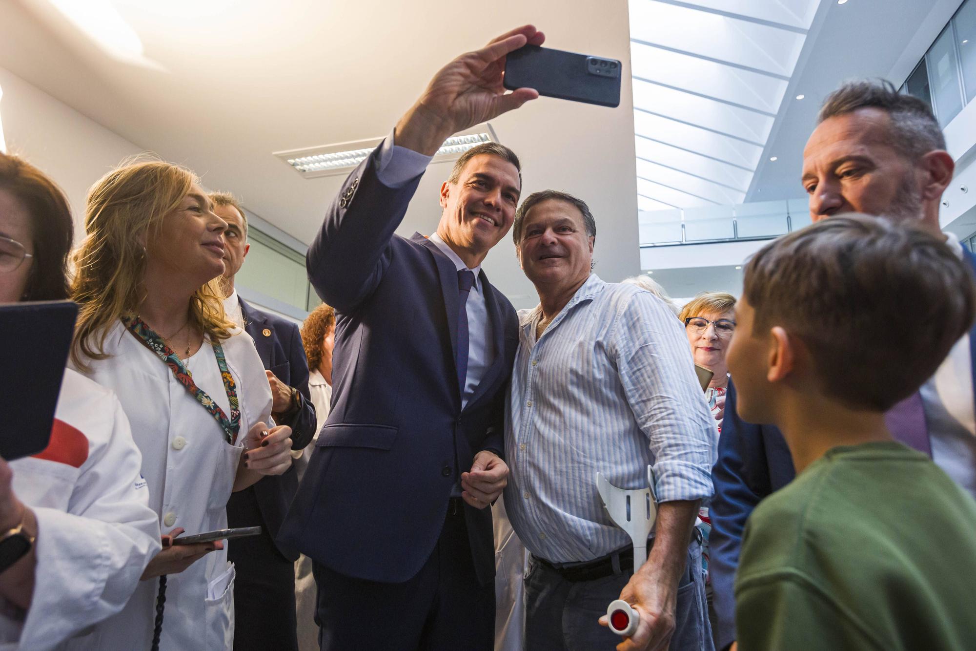 Visita de Pedro Sánchez al Hospital Universitario Central de Asturias (HUCA) en Oviedo