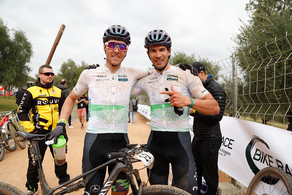 Las imágenes de la espectacular etapa de la Andalucía Bike Race