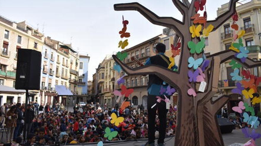 Manresa reivindica el drets dels infants a sentir-se segurs i créixer amb afecte