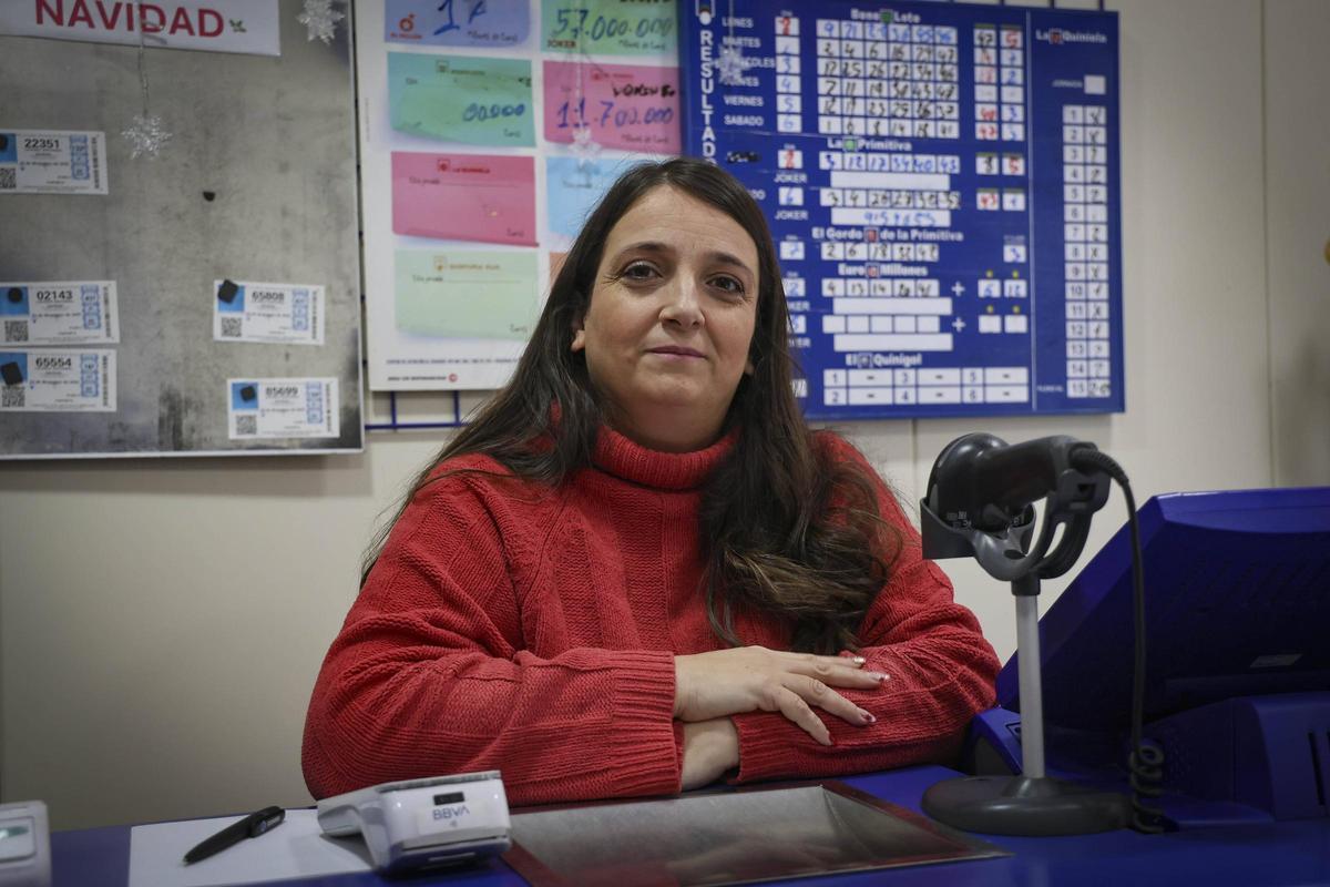 Carmen Rodríguez, en su receptor de lotería en Paiporta.