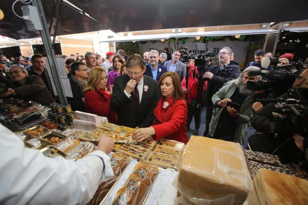 Ximo Puig inaufura la Feria de Navidad de Xixona 2019