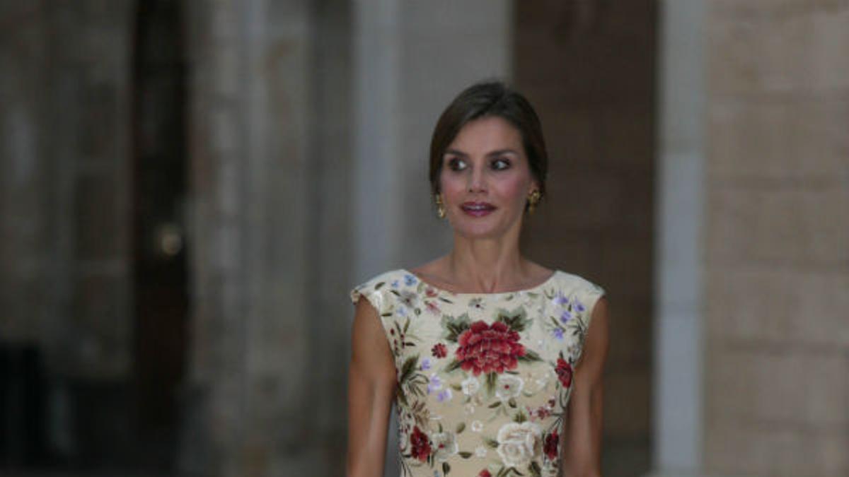 Letizia Ortiz con vestido de flores