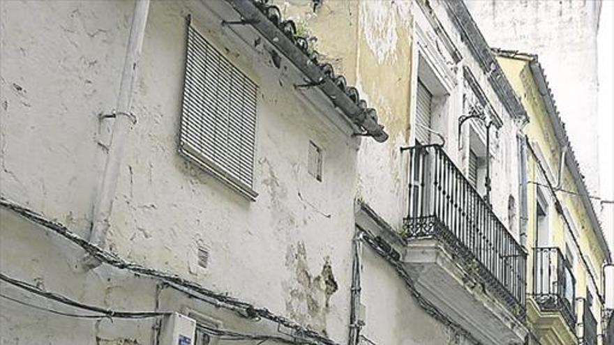 No hay medios para tener todas las fachadas en buen estado en Cáceres