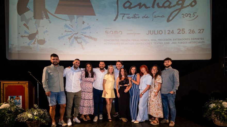 Miembros de la Asociación Cultural Fiestas de Santiago de Sama.