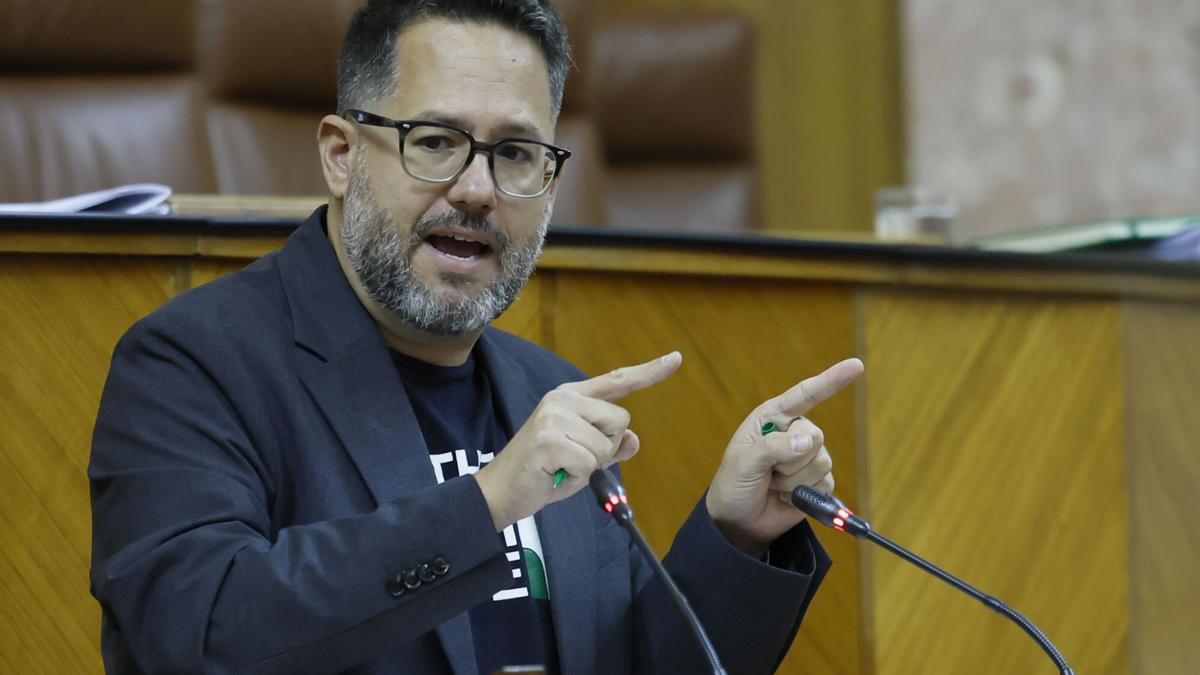 El portavoz de Adelante Andalucía, José Ignacio García, durante su intervención en el Parlamento de Andalucía.
