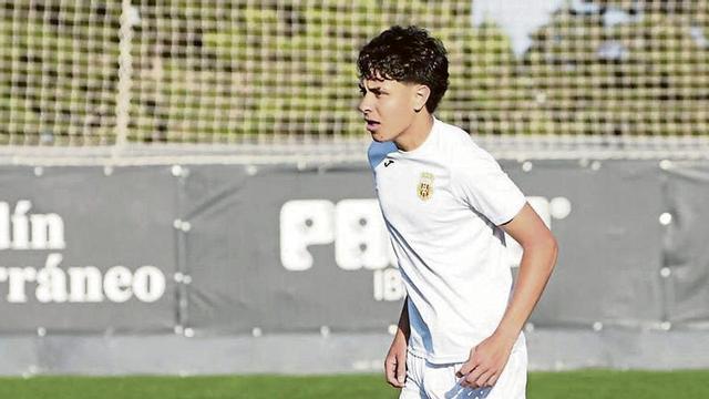 Matías Hernández juga a futbol amb la Peña Deportiva.