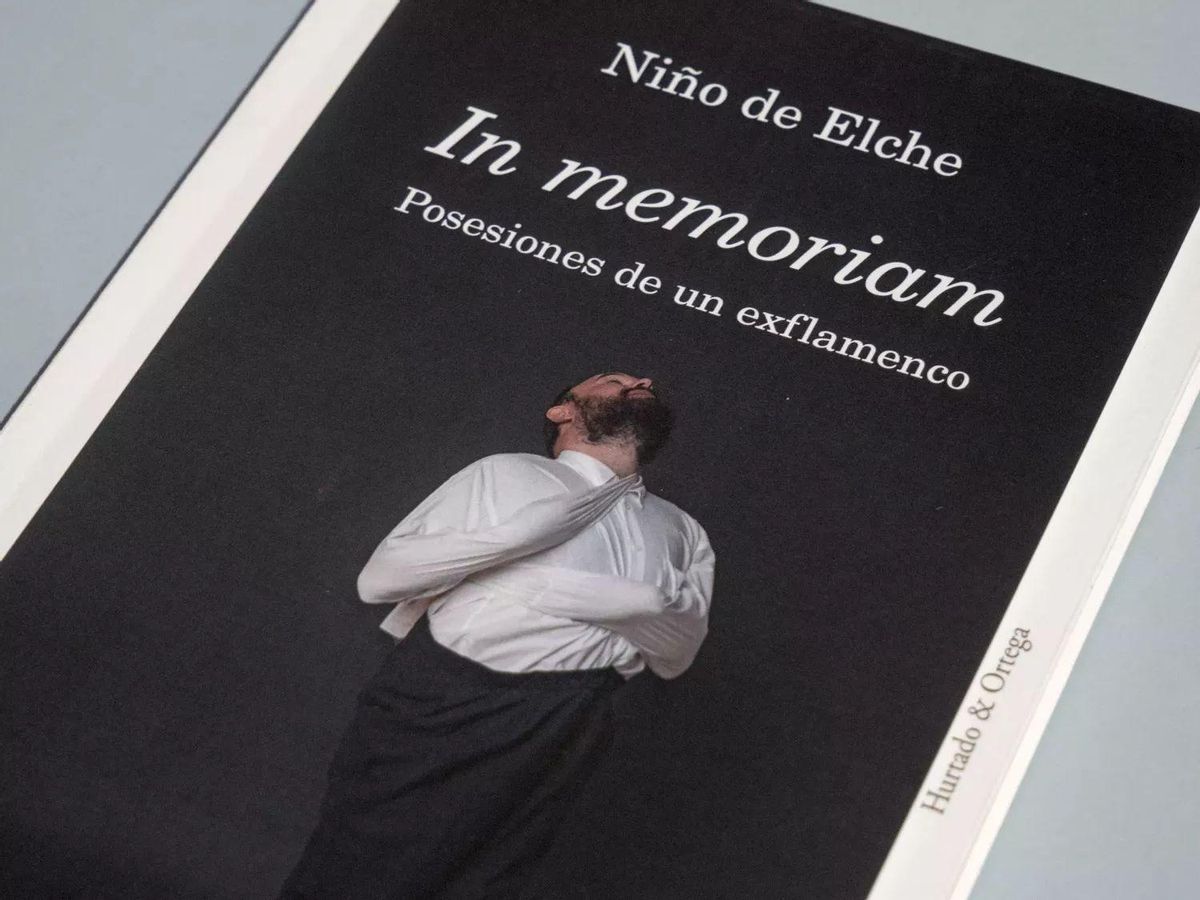 Portada del llibre 'In memoriam. Posesiones de un exflamenco' (Hurtado y Ortega)