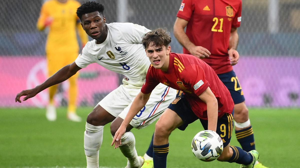 Gavi se divierte en el entreno de La Roja previo a la final de la Nations League