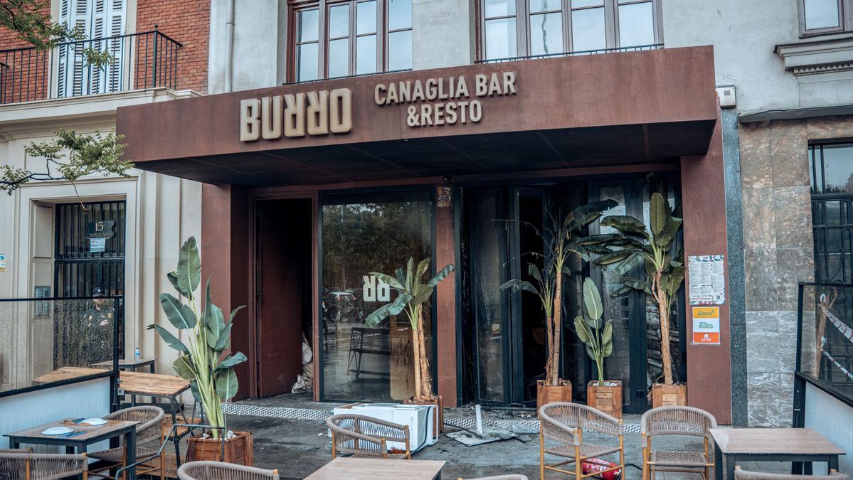 Das Restaurante &quot;Burro Canaglia Bar &amp; Resto&quot; auf der Plaza de Manuel Becerra, aufgenommen nachdem im Inneren des Lokals ein Feuer ausgebrochen war. Bei dem Brand seien zwei Menschen ums Leben gekommen und zehn verletzt worden.