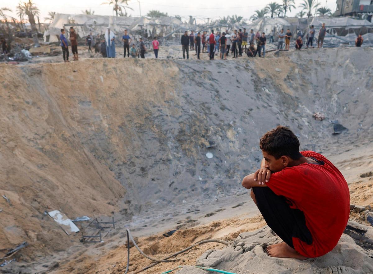 Decenas de muertos en un ataque israelí en una zona humanitaria cerca de Khan Younis