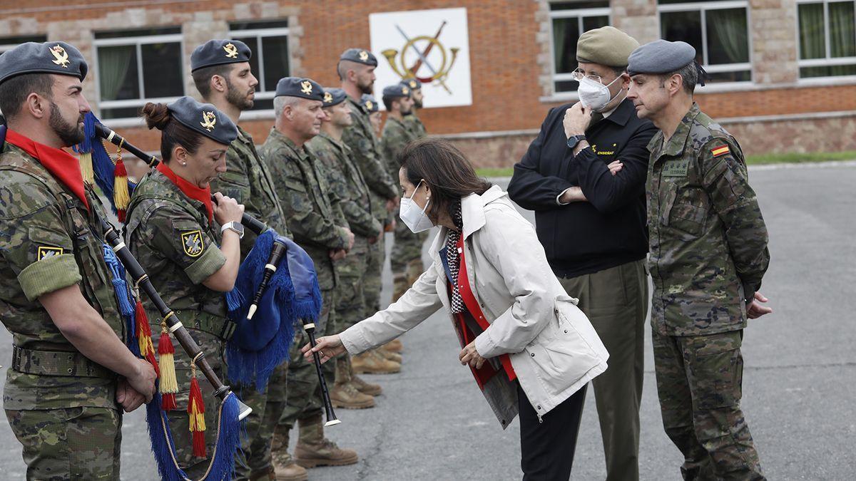 La visita de la ministra de Defensa Margarita Robles al cuartel de Cabo Noval.
