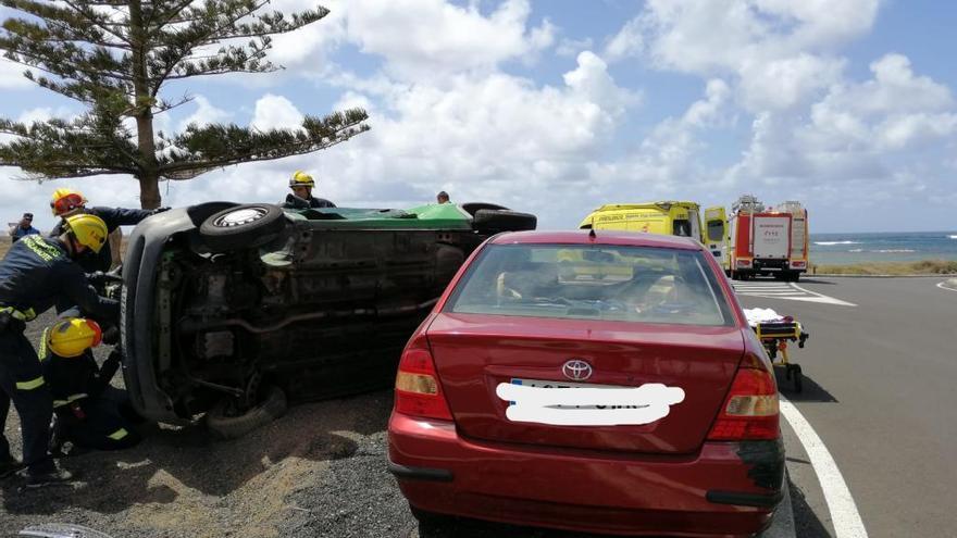 Estado en el que quedaron los dos vehículos accidentados, hoy sábado, en la zona de Club La Santa.