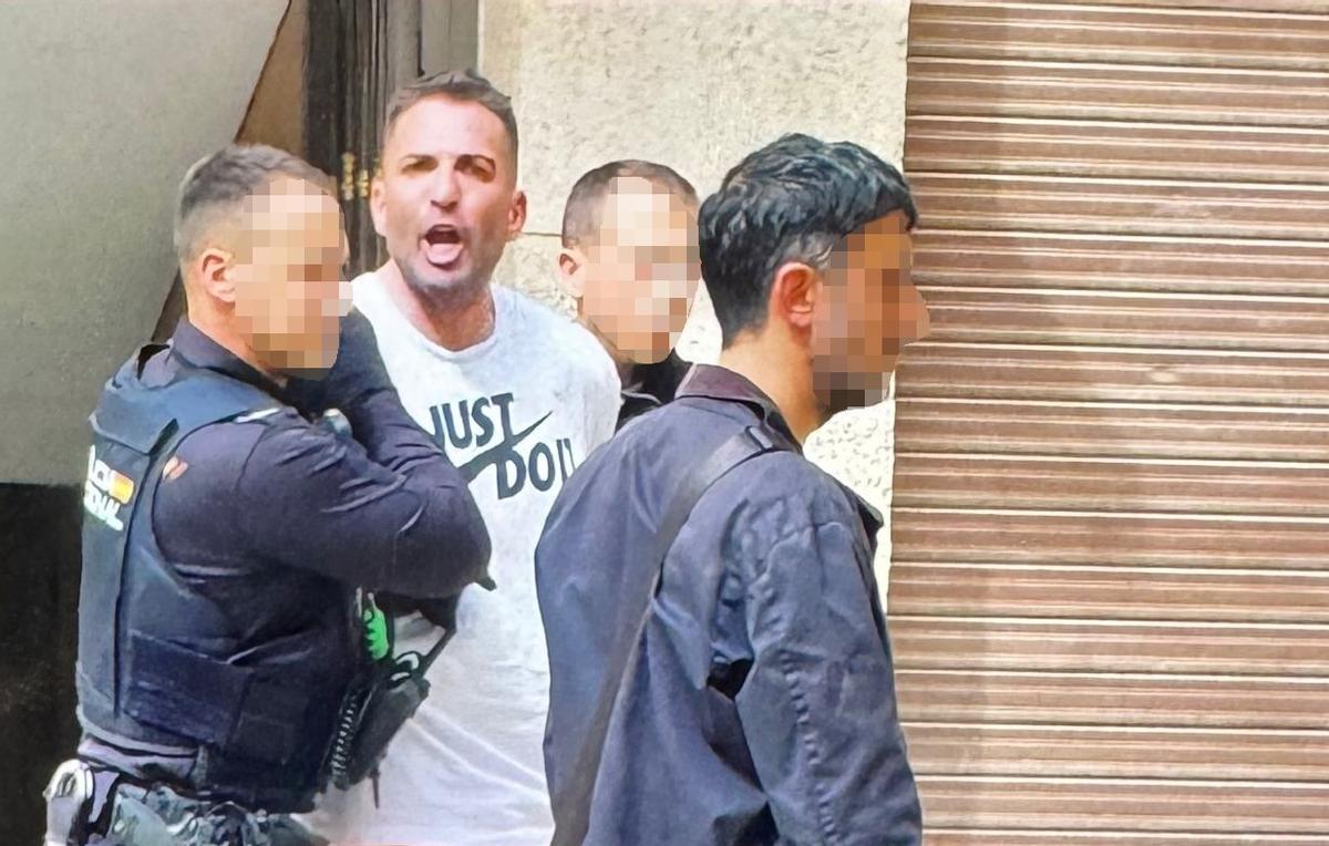 El acusado de incendiar el garaje de la finca donde vive su ex tras ser detenido por intentar matar a su actual pareja.