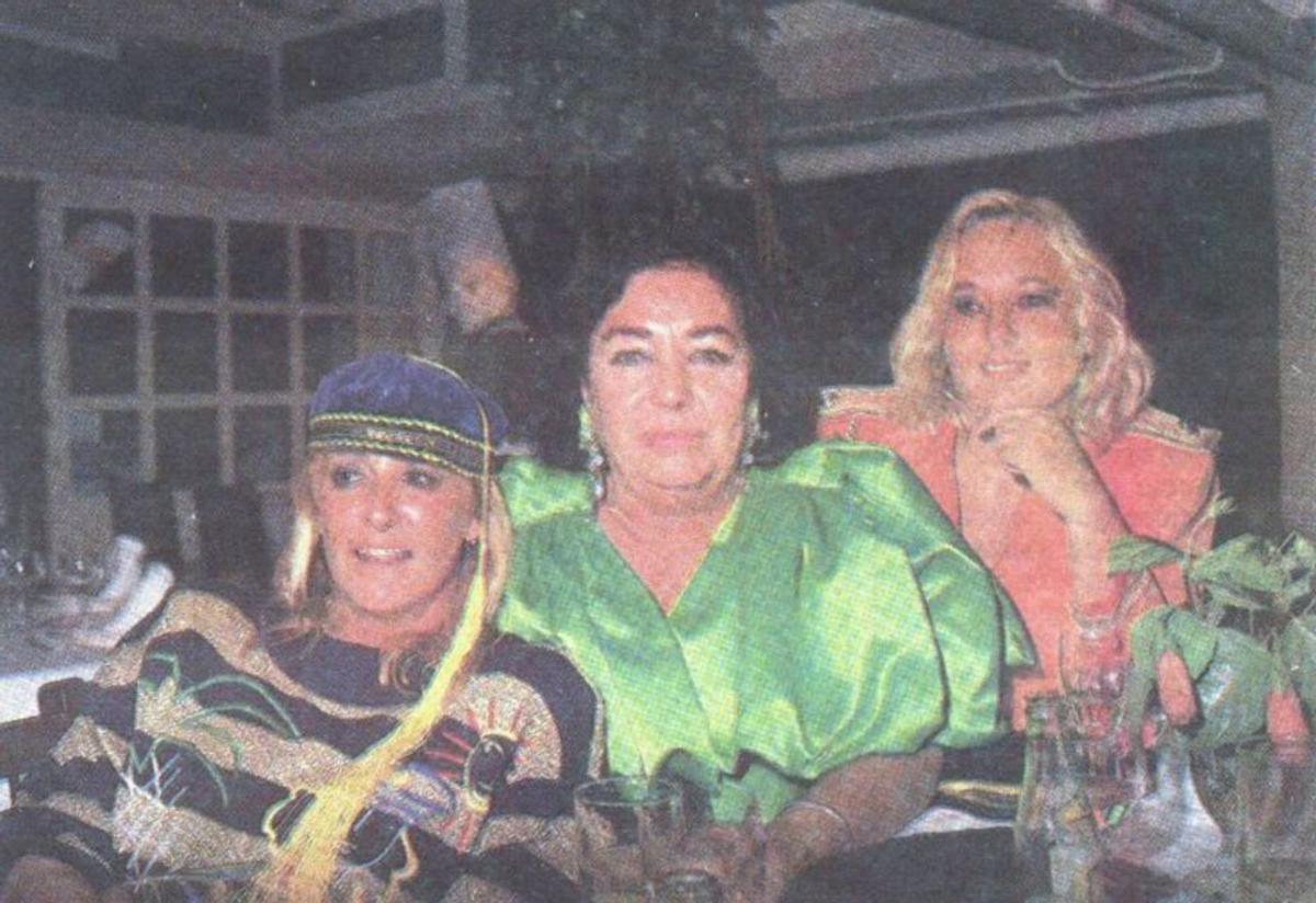 Teresa Retolaza, Dora Herbst y María ‘Lolas’, en el 89. | J. SUÁREZ