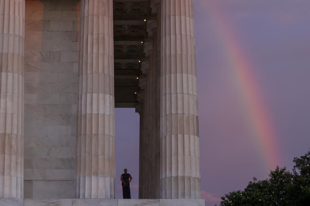 A rainbow appears behind the Lincoln Memorial as ...