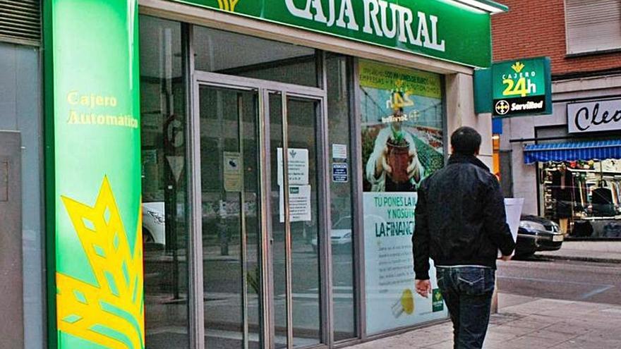 Oficina de Caja Rural de Zamora en la capital. | Emilio Fraile