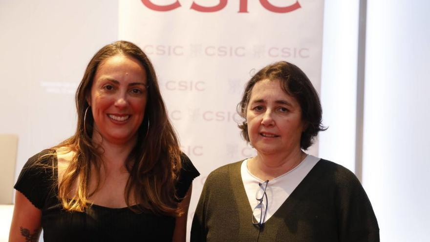 Alicia Pelegrina y María Fernández, ayer en el Club LA NUEVA ESPAÑA. | FERNANDO RODRÍGUEZ