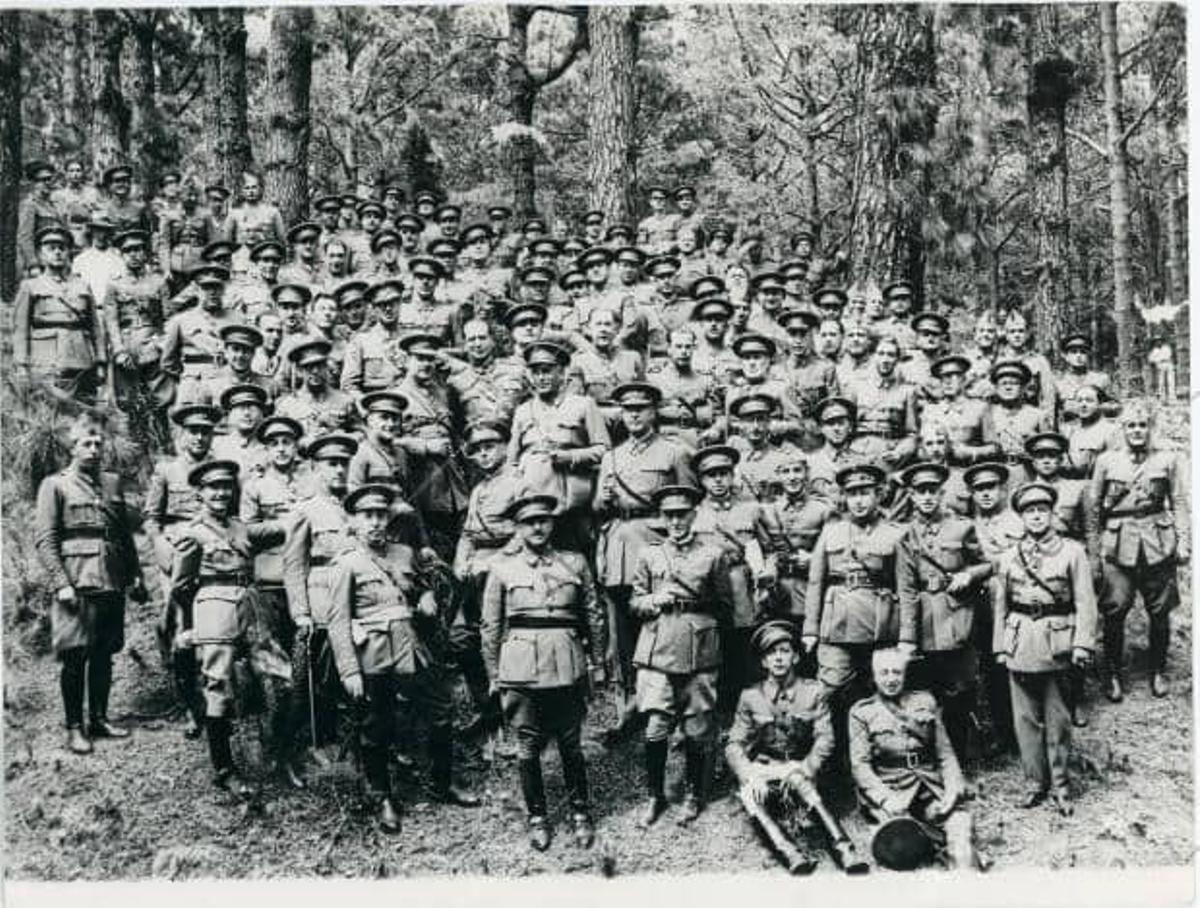 Reunión de los militares de Tenerife al mando de Franco preparatoria del golpe de Estado en los pinares de La Esperanza