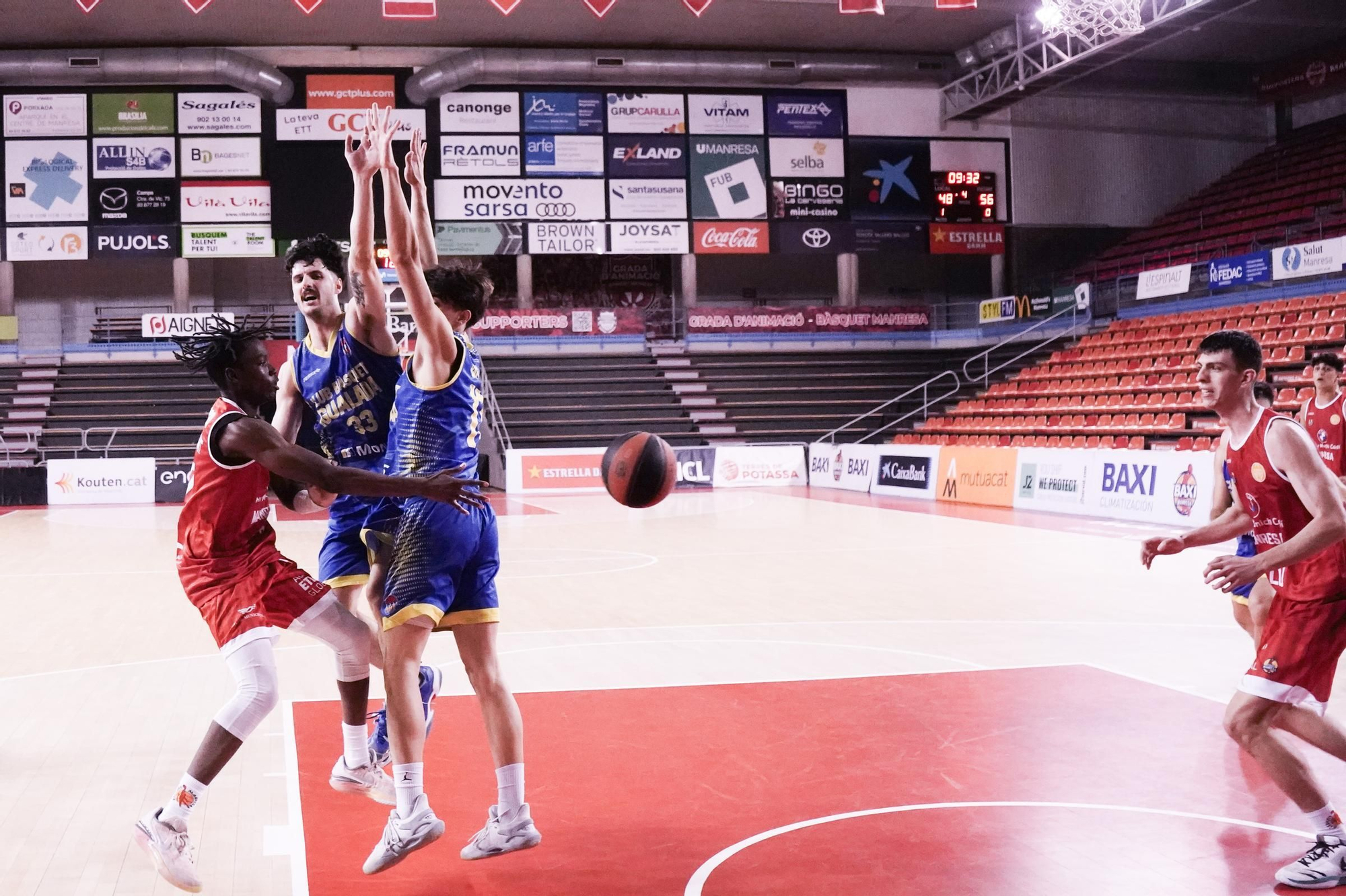 Totes les imatges del Bàsquet Manresa B - Cadí
