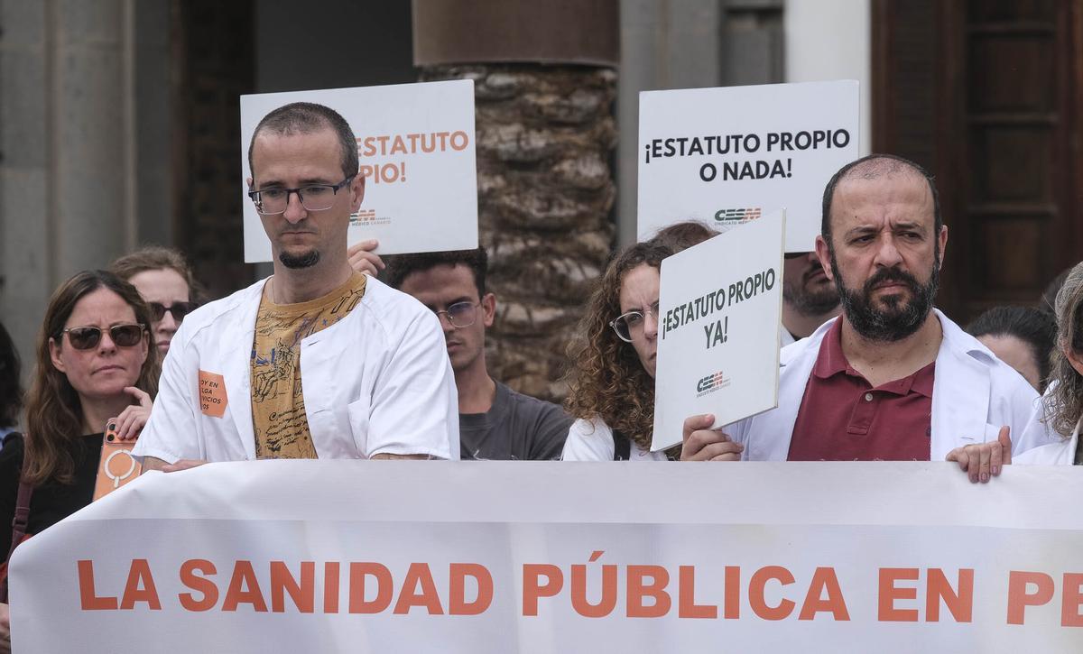 Huelga de médicos en la Plaza de la Feria, Las Palmas de Gran Canaria.